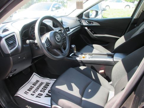 Used 2018 MAZDA MAZDA3 Sport FWD image 9