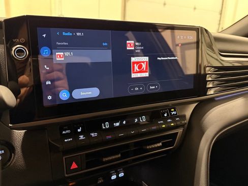 Used 2025 Toyota Camry XSE FWD image 23