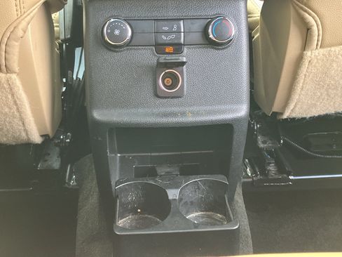 Used 2017 Ford Explorer XLT w/ Equipment Group 202A AWD/4WD image 36