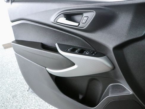 Used 2024 Chevrolet Trax RS w/ Sunroof Package FWD image 22