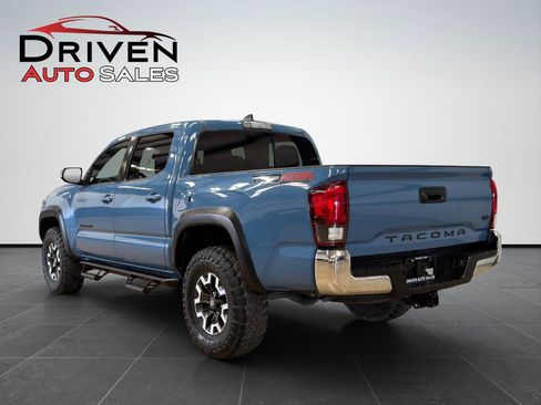 Used 2019 Toyota Tacoma TRD Off-Road AWD/4WD image 4