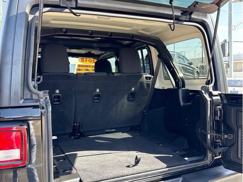 Used 2018 Jeep Wrangler Unlimited Sport S AWD/4WD image 21