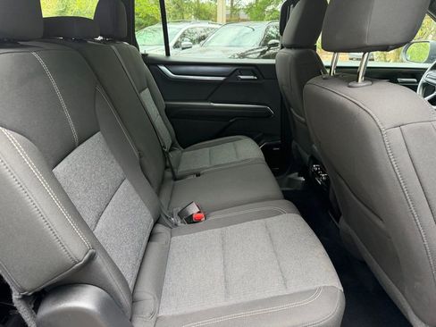 Used 2025 GMC Acadia Elevation image 8