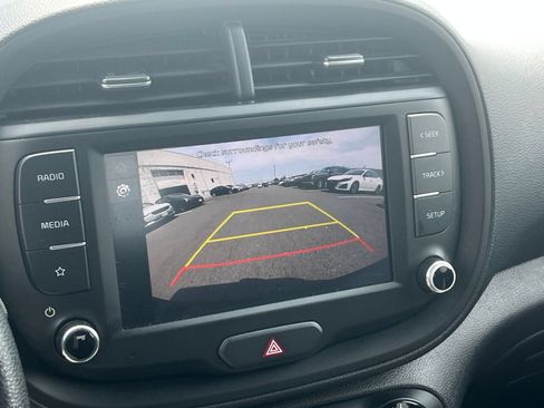 Used 2025 Kia Soul LX w/ LX Technology Package FWD image 22