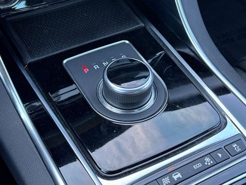 Used 2019 Jaguar XF Premium image 22
