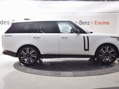 Used 2023 Land Rover Range Rover SE image 7