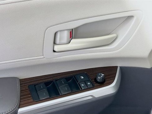 Used 2022 Toyota Sienna LE image 14