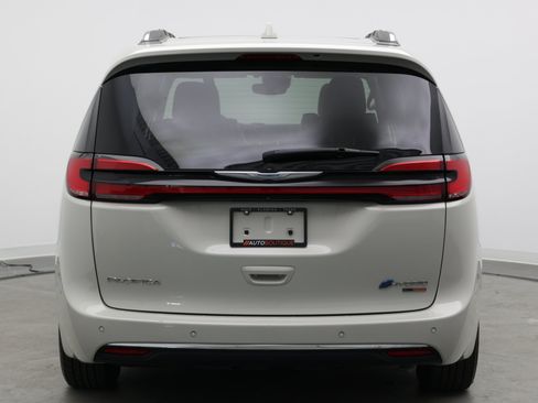 Used 2021 Chrysler Pacifica Limited w/ Uconnect Theater Family Group FWD image 8