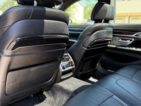 Used 2019 BMW 750i xDrive w/ Executive Package AWD/4WD image 14