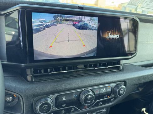 Used 2024 Jeep Wrangler Unlimited Sport AWD/4WD image 30