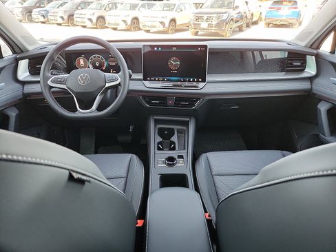 New 2026 Volkswagen Tiguan SE image 11