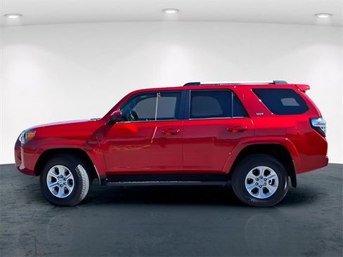 Used 2024 Toyota 4Runner SR5 image 3