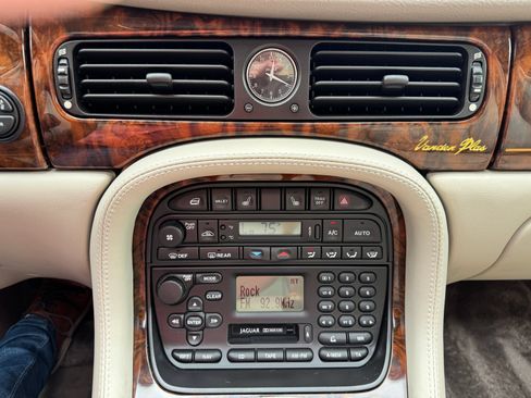 Used 2001 Jaguar XJ Supercharged RWD image 85