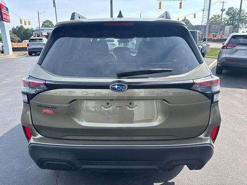 Used 2025 Subaru Forester Premium AWD/4WD image 4