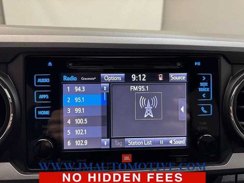 Used 2018 Toyota Tacoma TRD Sport AWD/4WD image 23