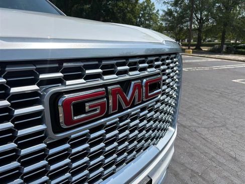 Used 2023 GMC Yukon Denali AWD/4WD image 12