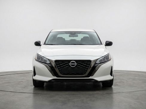 Used 2025 Nissan Altima 2.5 SV image 2