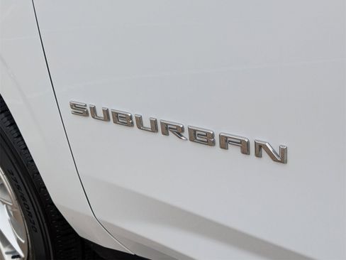 Used 2023 Chevrolet Suburban Premier image 32