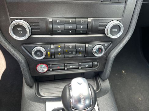 Used 2019 Ford Mustang Coupe RWD image 28