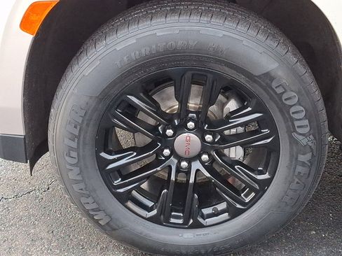 Certified 2023 GMC Yukon SLT w/ SLT Luxury Package image 28