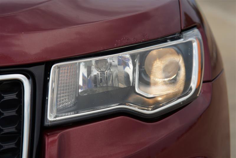 Used 2018 Jeep Grand Cherokee Limited AWD/4WD image 25