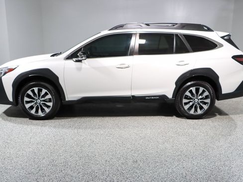 Used 2023 Subaru Outback Limited AWD/4WD image 10