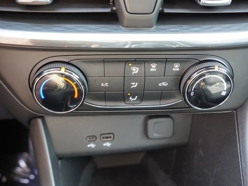 Used 2025 Buick Encore GX Preferred FWD image 24