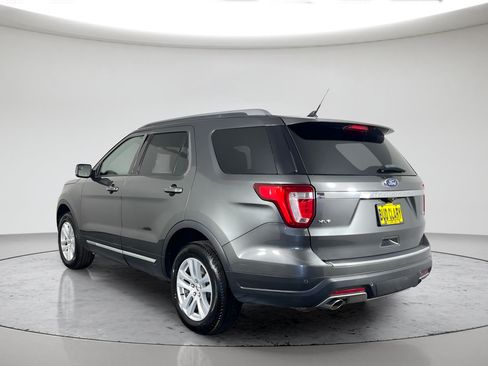 Used 2018 Ford Explorer XLT w/ Equipment Group 202A AWD/4WD image 7