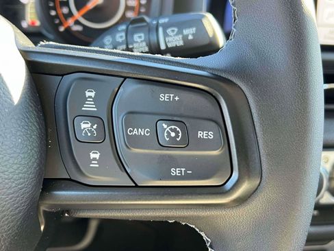 Used 2025 Jeep Wrangler Unlimited Sport AWD/4WD image 19