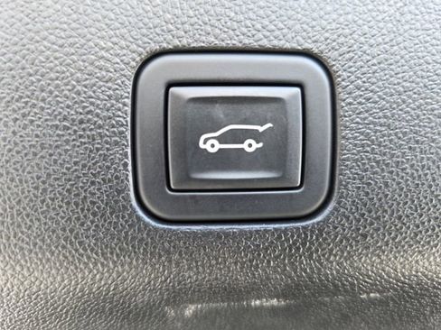 Used 2023 Cadillac Escalade Premium Luxury image 13