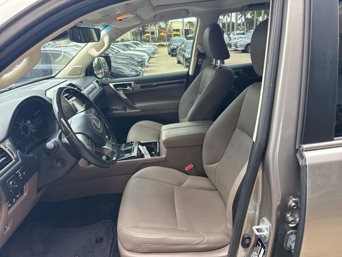 Used 2020 Lexus GX 460 Premium w/ Premium Package AWD/4WD image 15