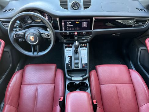 Used 2025 Porsche Macan image 6