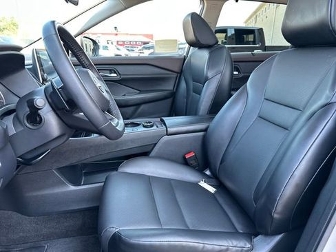 Used 2023 Nissan Rogue SV w/ SV Premium Package image 37