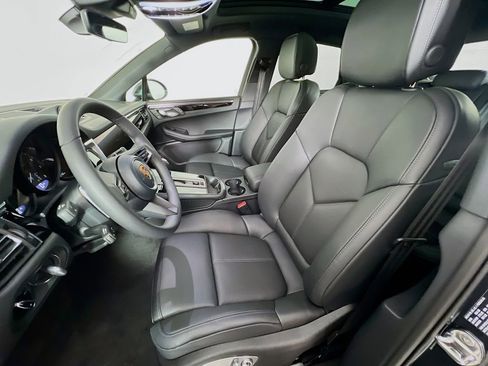 New 2026 Porsche Macan image 5