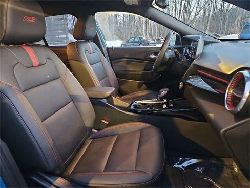 Certified 2025 Chevrolet Trax RS image 25