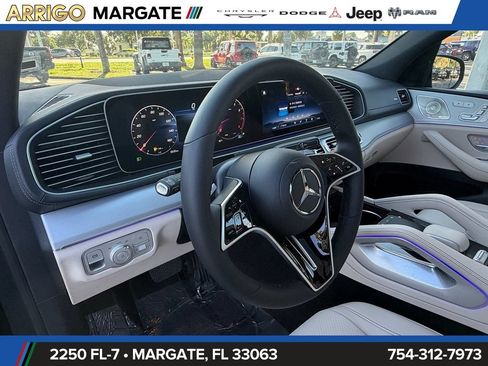 Used 2025 Mercedes-Benz GLS 450 4MATIC image 10
