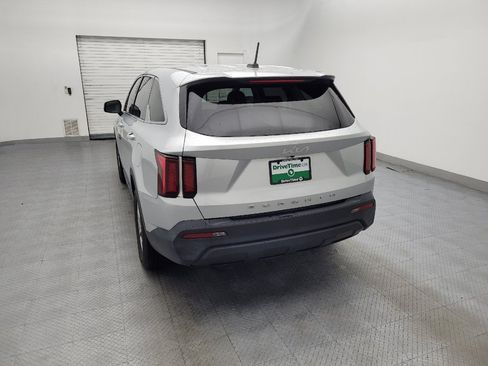 Used 2022 Kia Sorento LX FWD image 6