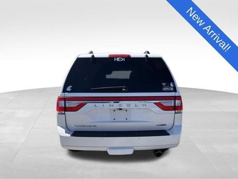 Used 2016 Lincoln Navigator Reserve AWD/4WD image 6