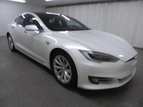 Used 2018 Tesla Model S 75D AWD/4WD image 2