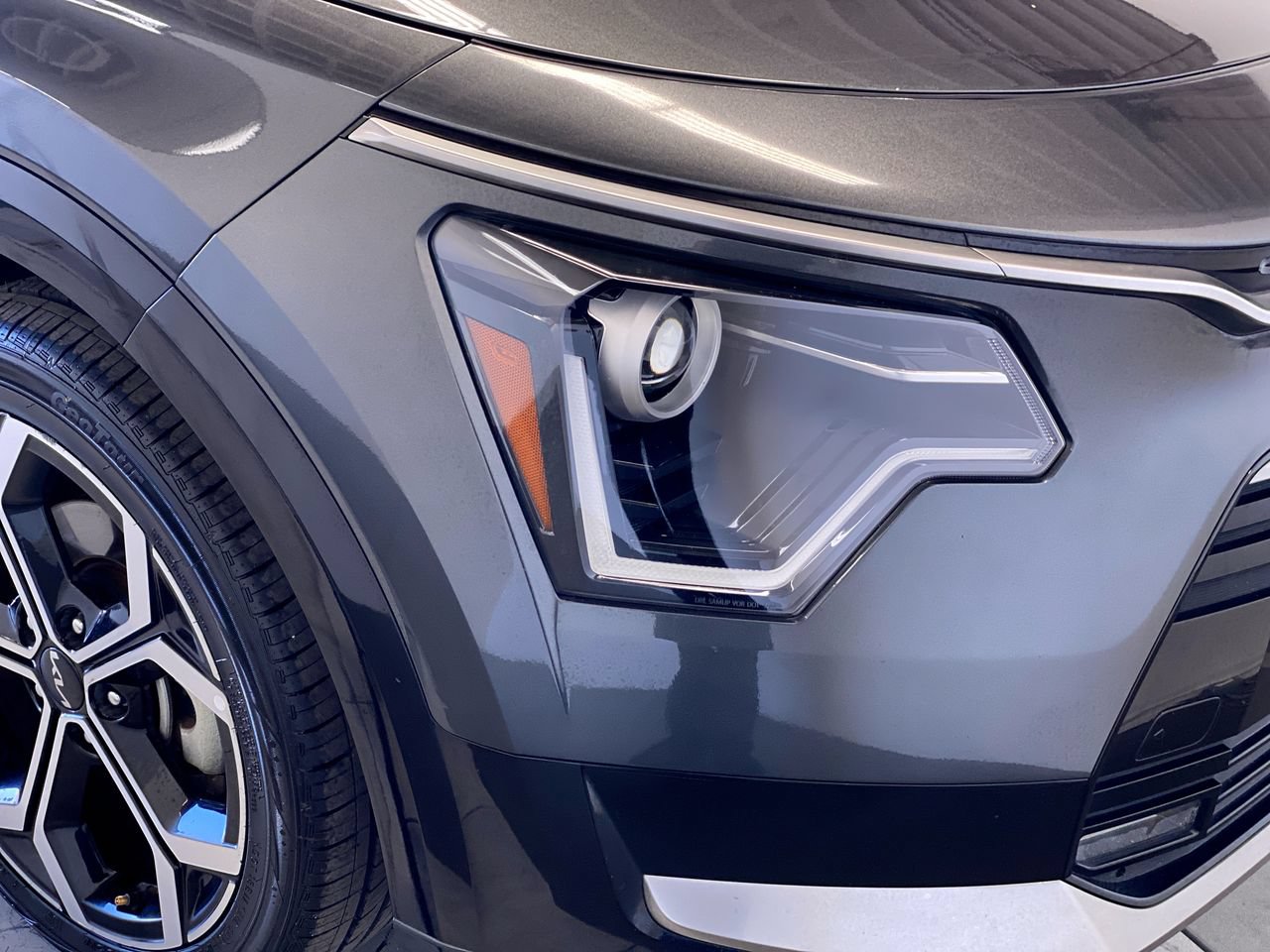Certified 2023 Kia Niro EX Touring FWD image 11