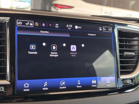 Used 2025 Chrysler Pacifica Select FWD image 17