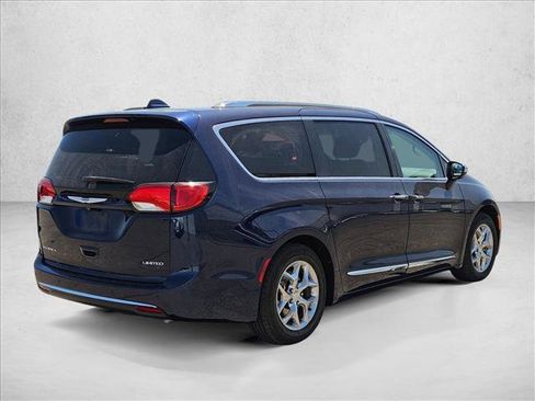 Used 2018 Chrysler Pacifica Limited FWD image 5