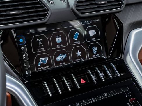 Used 2022 Lamborghini Urus AWD/4WD image 25
