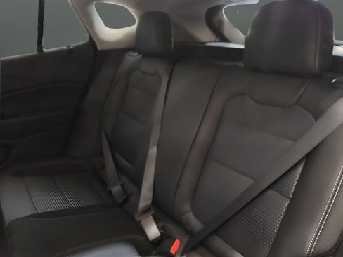 Used 2026 Chevrolet Trax LT w/ LT Convenience Package FWD image 19