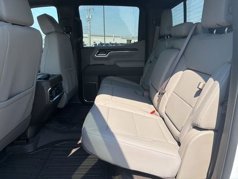 New 2026 GMC Sierra 1500 SLT image 33