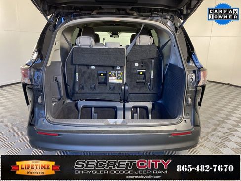 Used 2024 Toyota Sienna LE image 29
