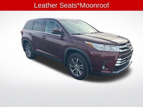Used 2019 Toyota Highlander XLE image 3