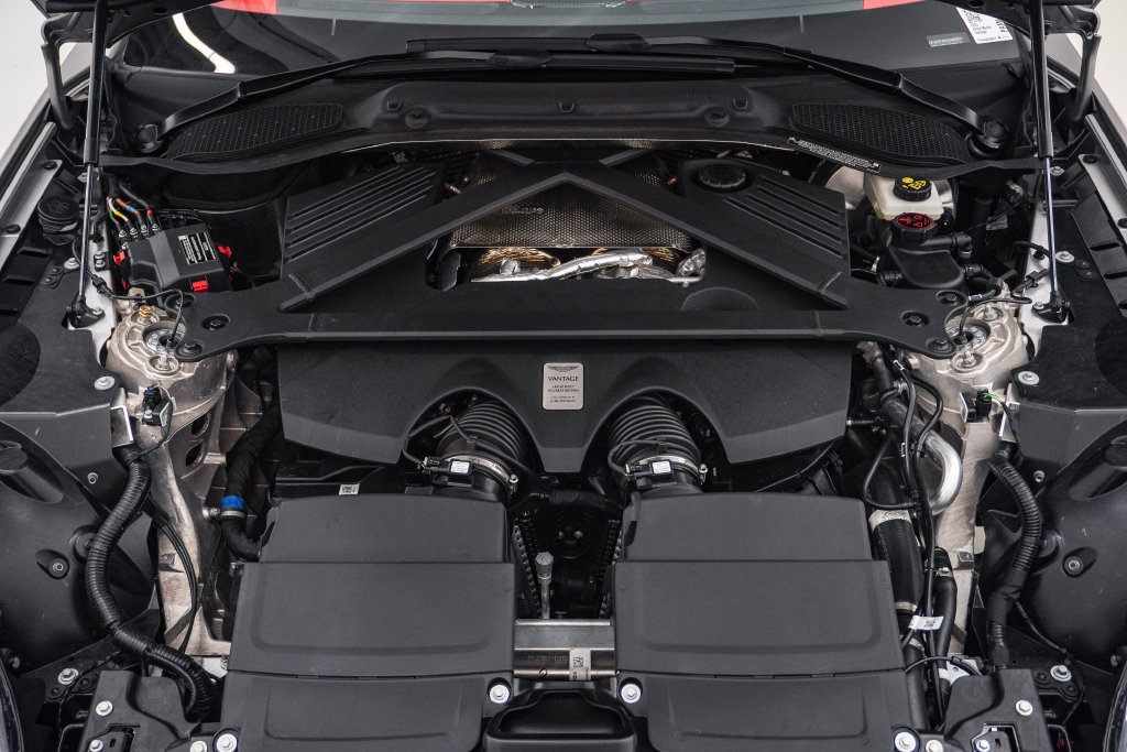 Used 2025 Aston Martin V8 Vantage Roadster RWD image 33