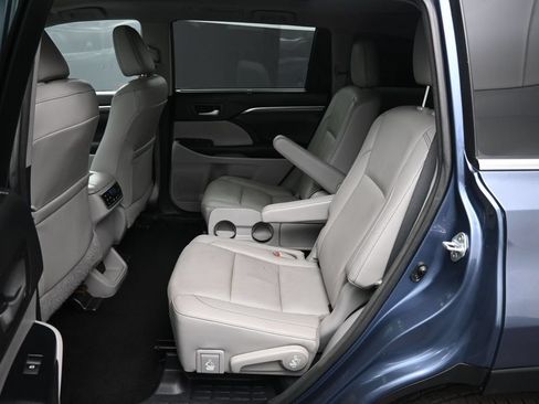 Used 2017 Toyota Highlander Limited Platinum w/ Carpet Mat Package AWD/4WD image 22