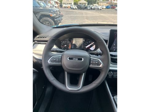 Used 2025 Jeep Compass Limited w/ Sun & Sound Group AWD/4WD image 12